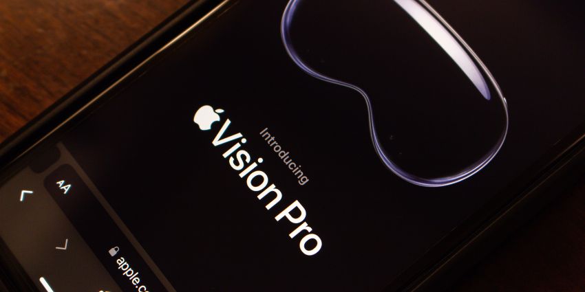 What is Apple Optic ID on the Vision Pro (and How Does it Work)?